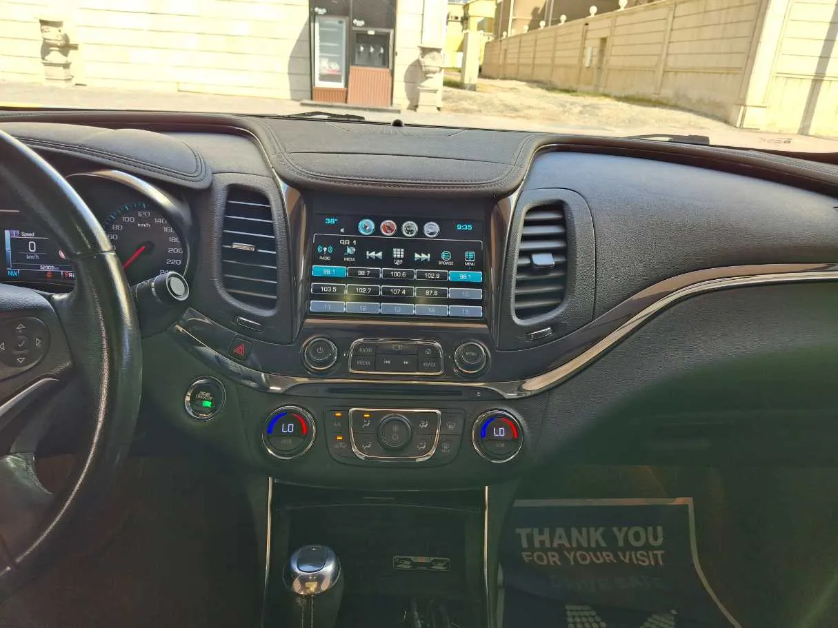 Car image 16