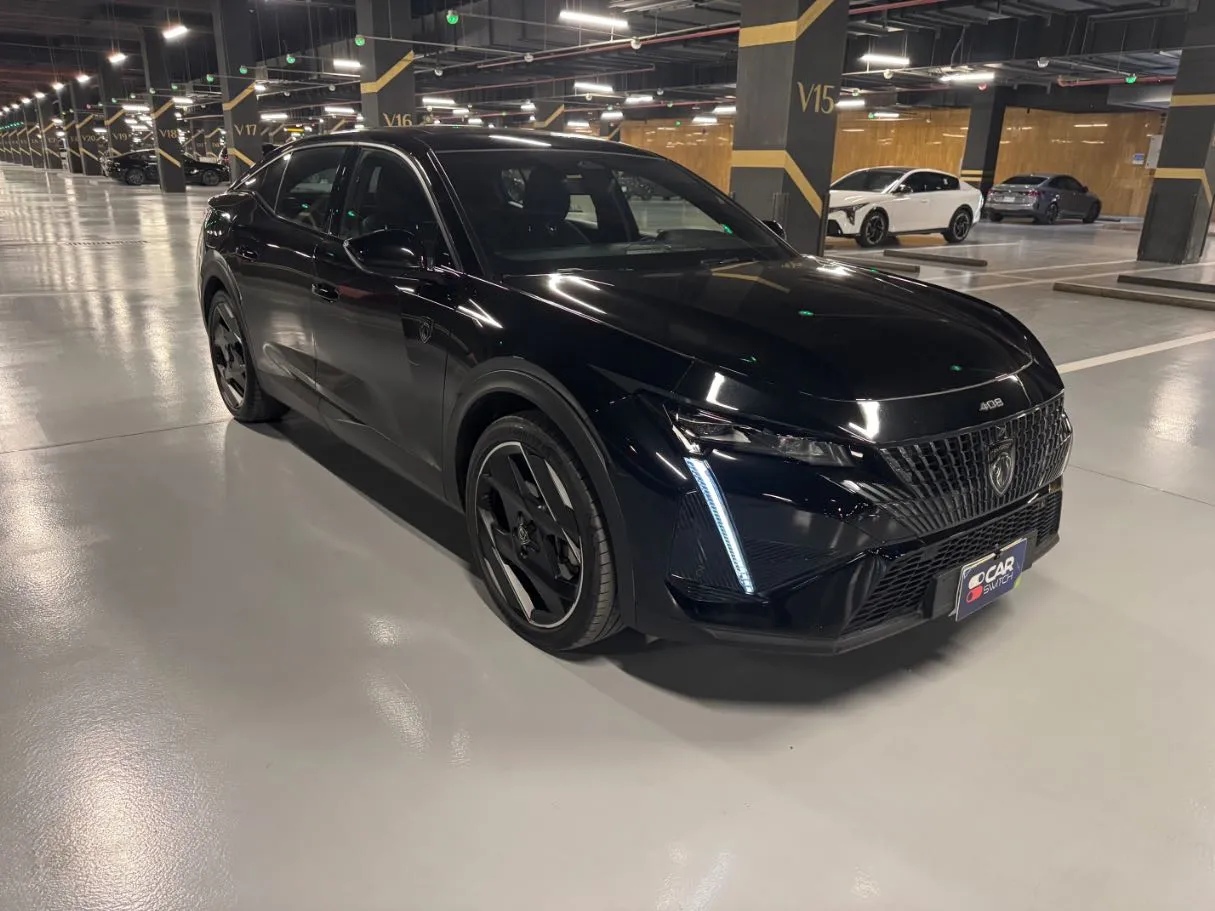 Car image 3