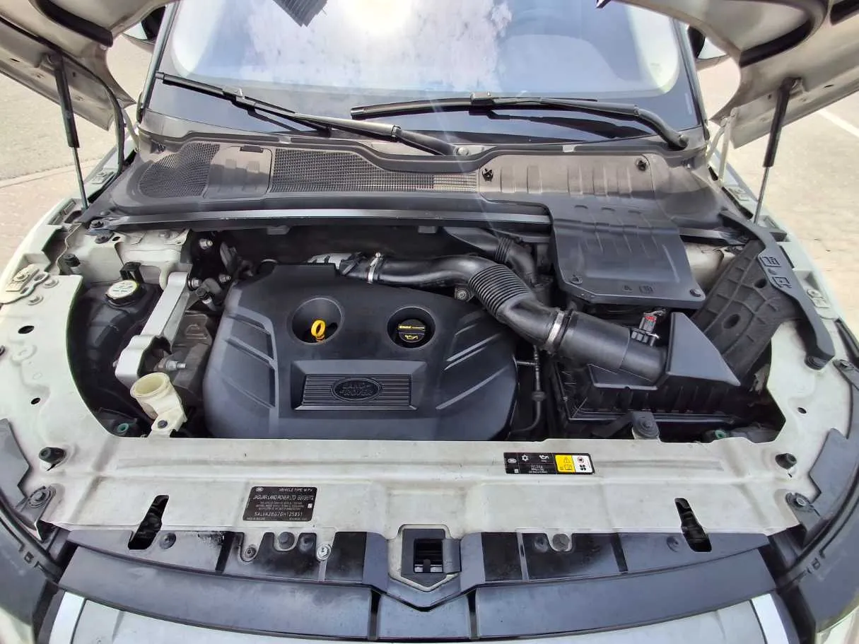 Car image 19