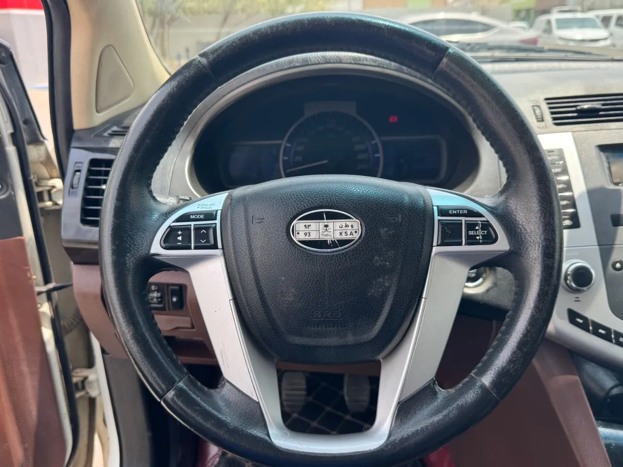 Car image 17