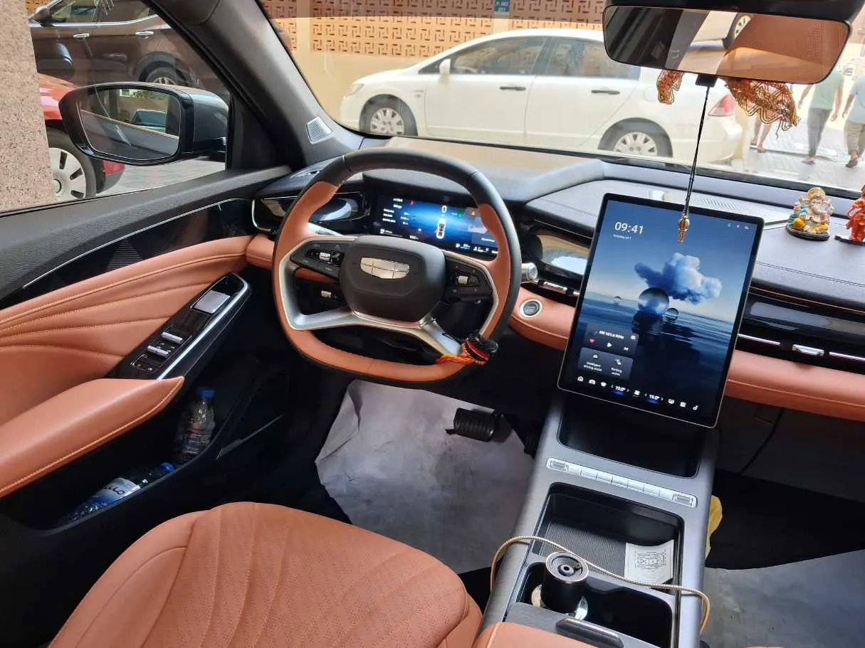Car image 16
