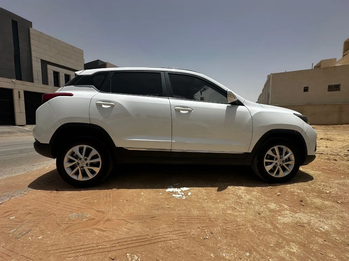 Car image 4