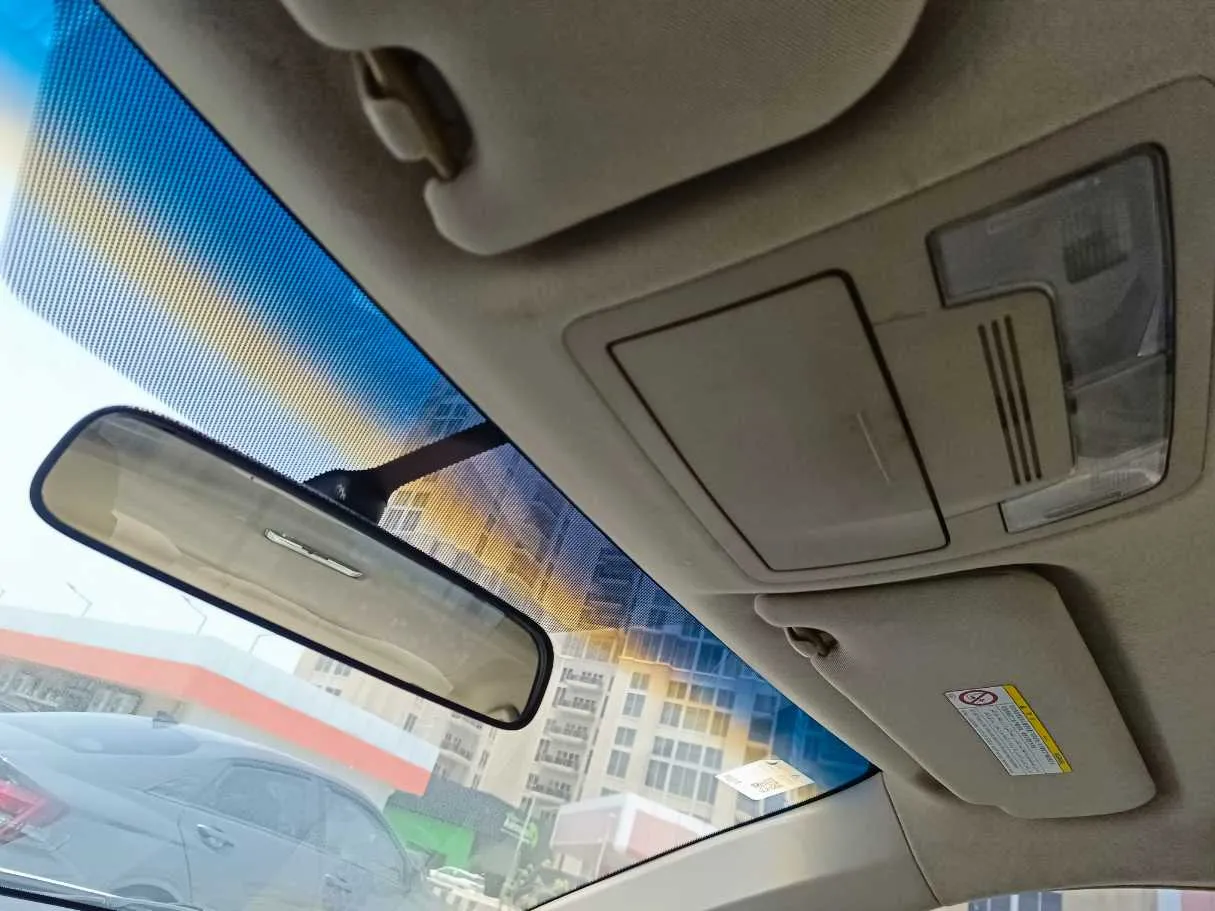 Car image 26