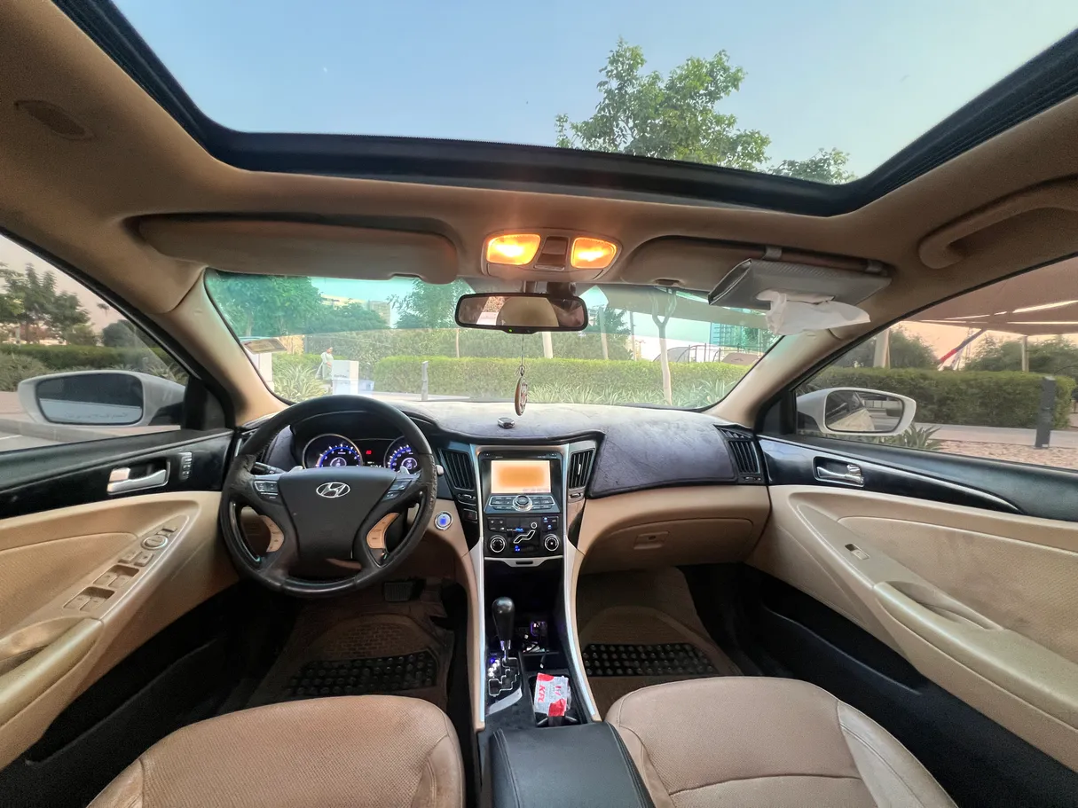 Car image 5