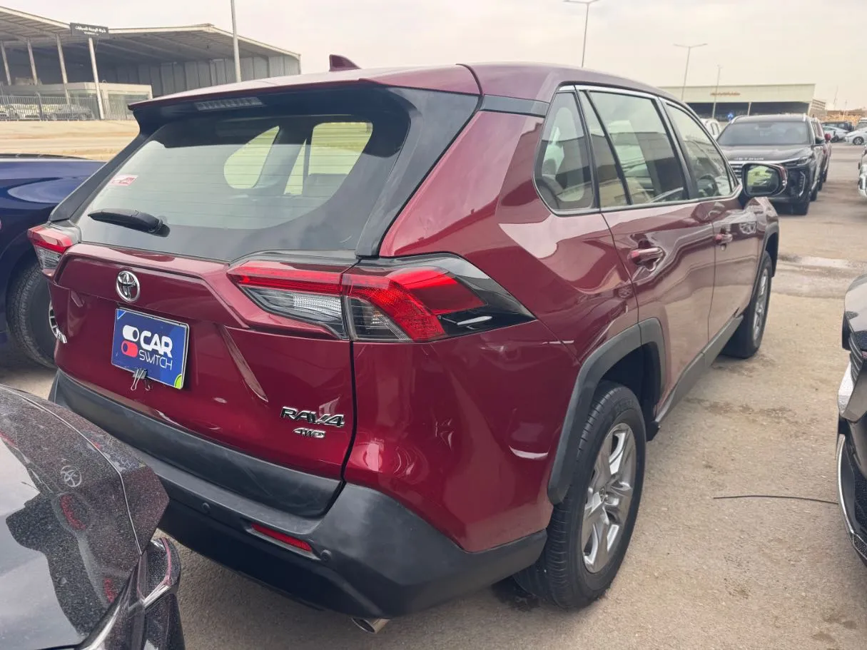 Car image 4