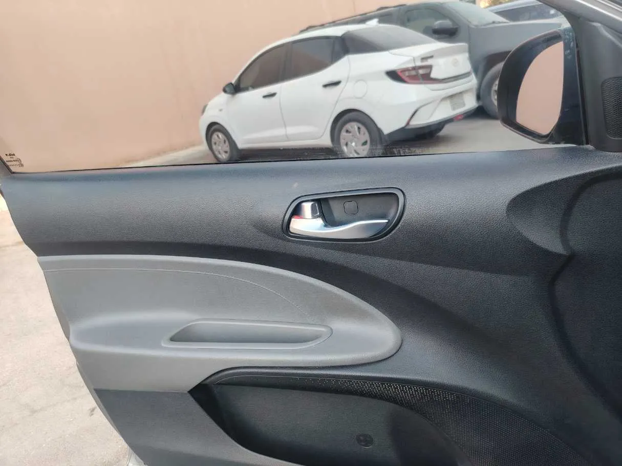 Car image 22