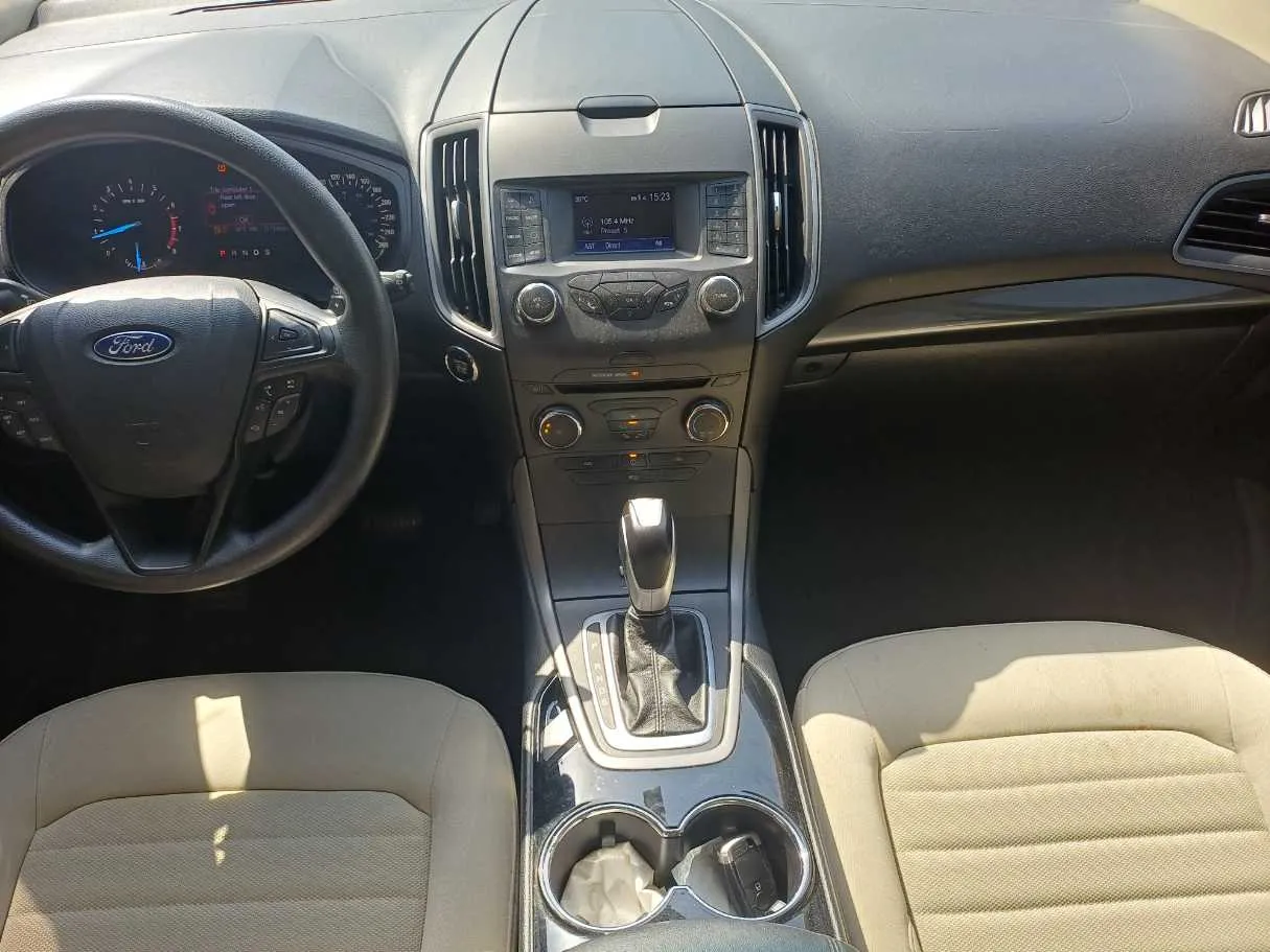 Car image 15