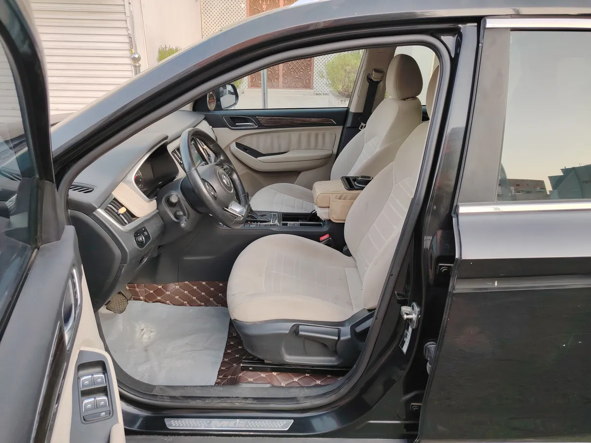 Car image 13