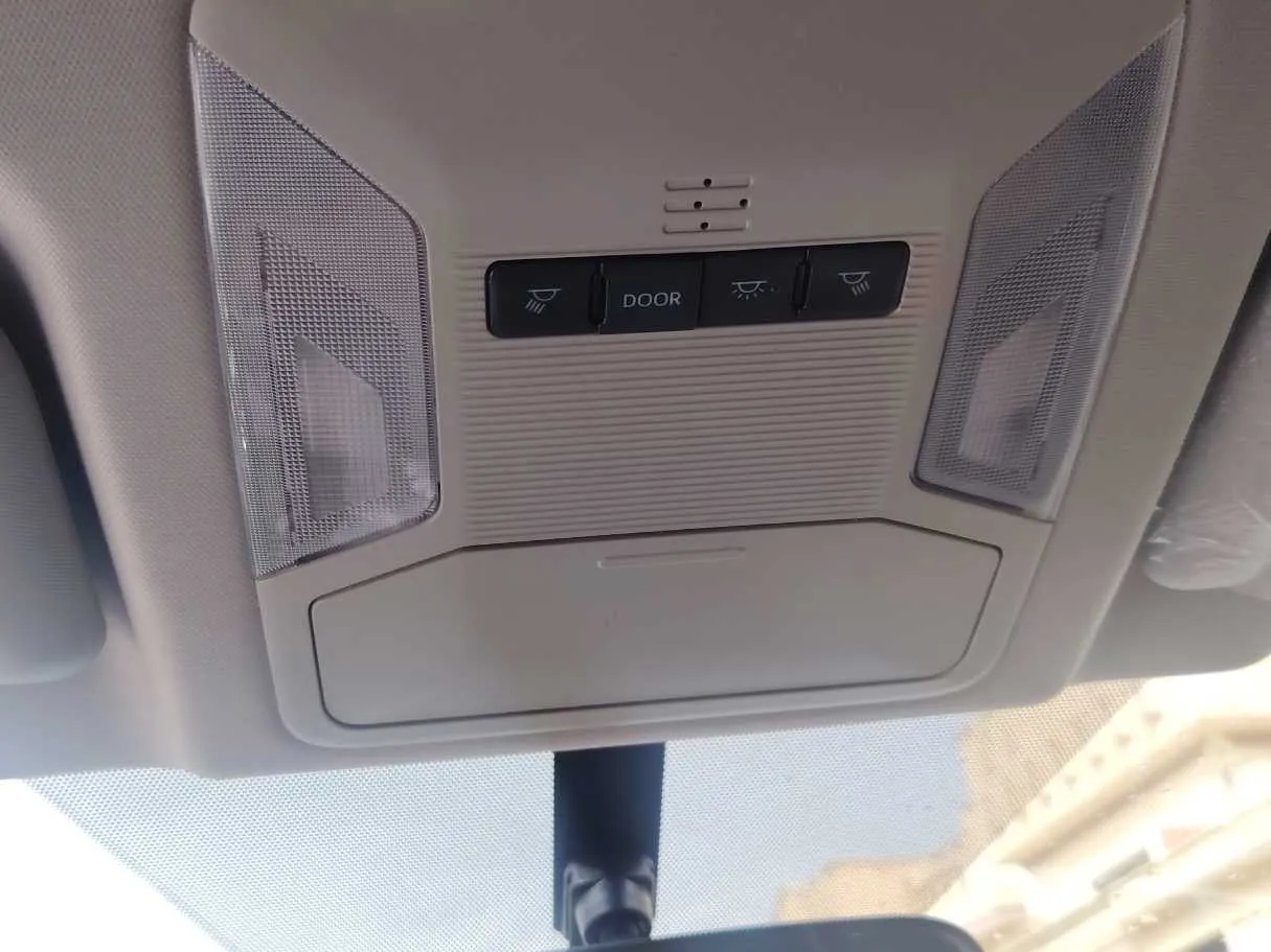 Car image 26