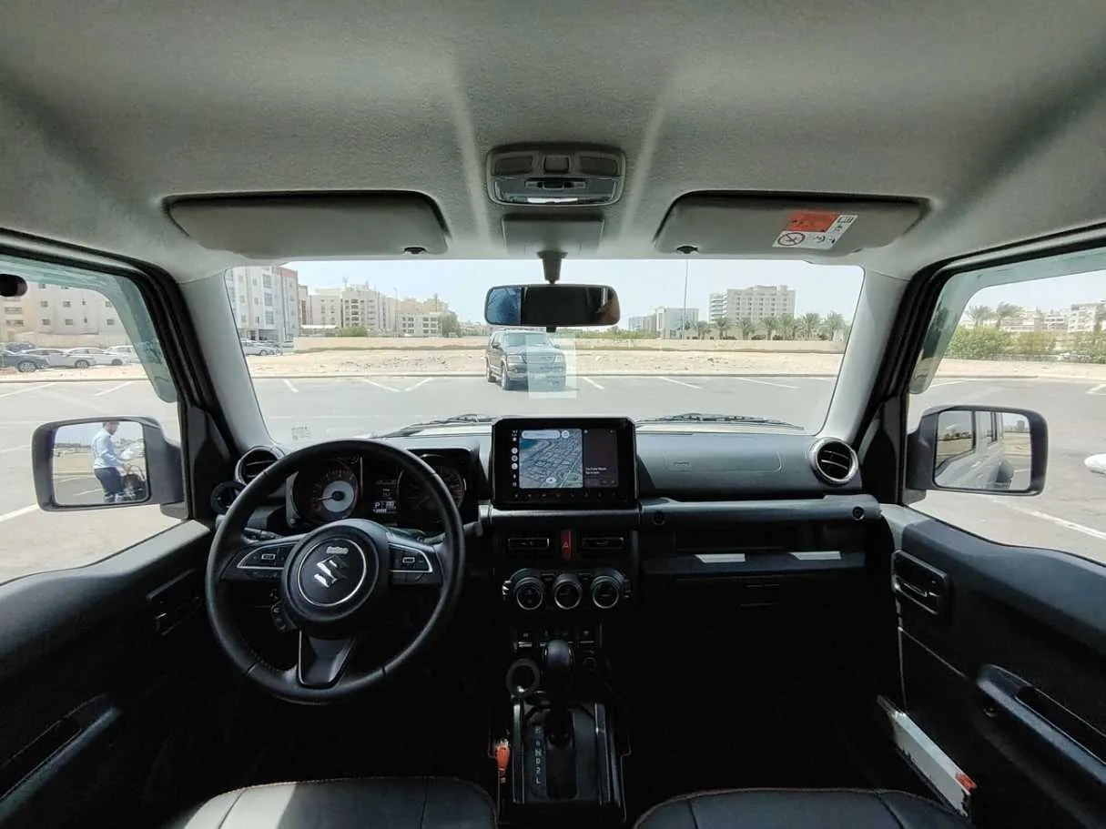 Car image 17