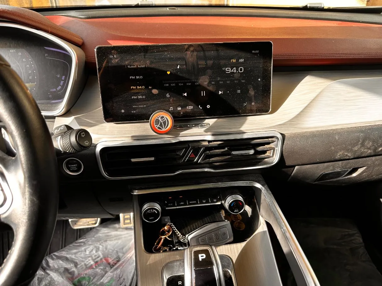 Car image 19