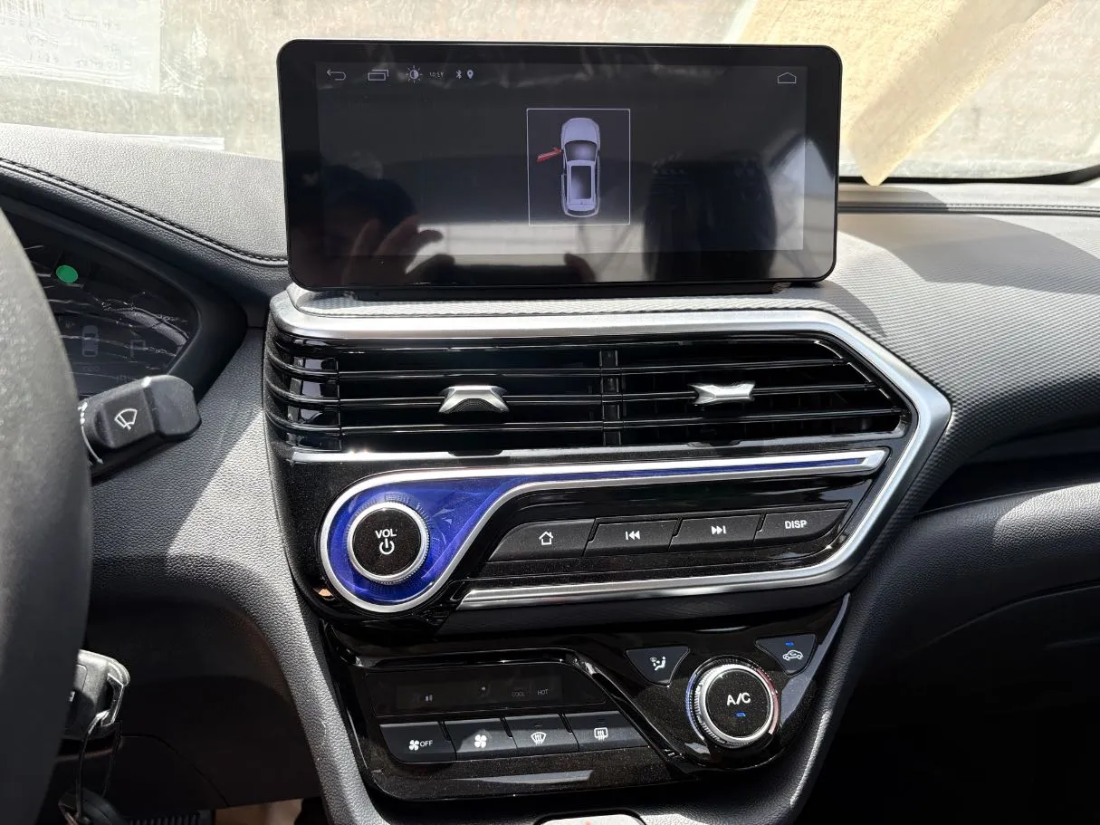 Car image 13