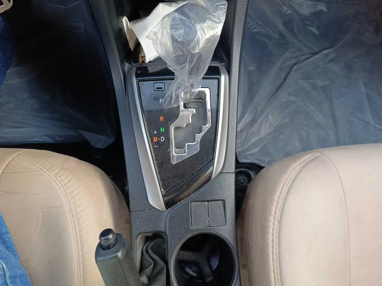 Car image 17