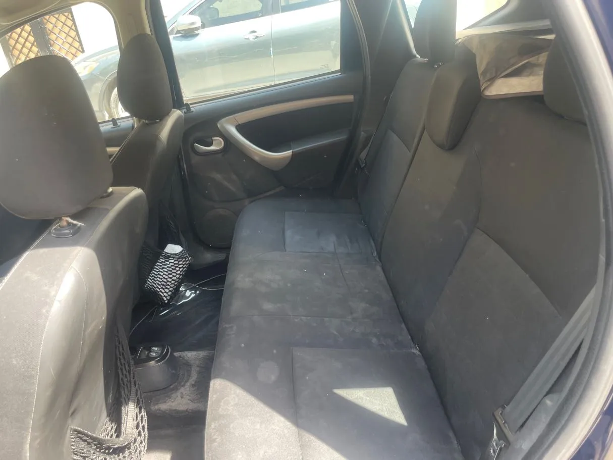 Car image 16
