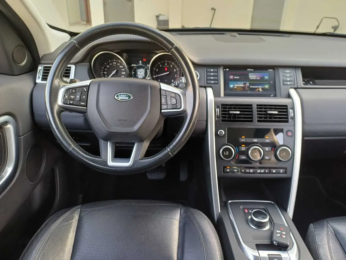 Car image 17