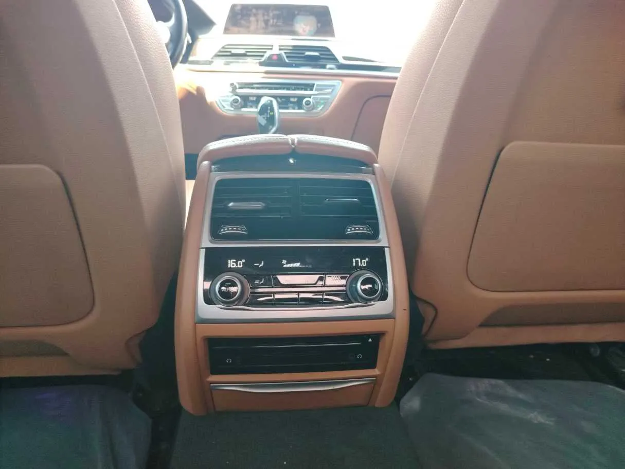Car image 36