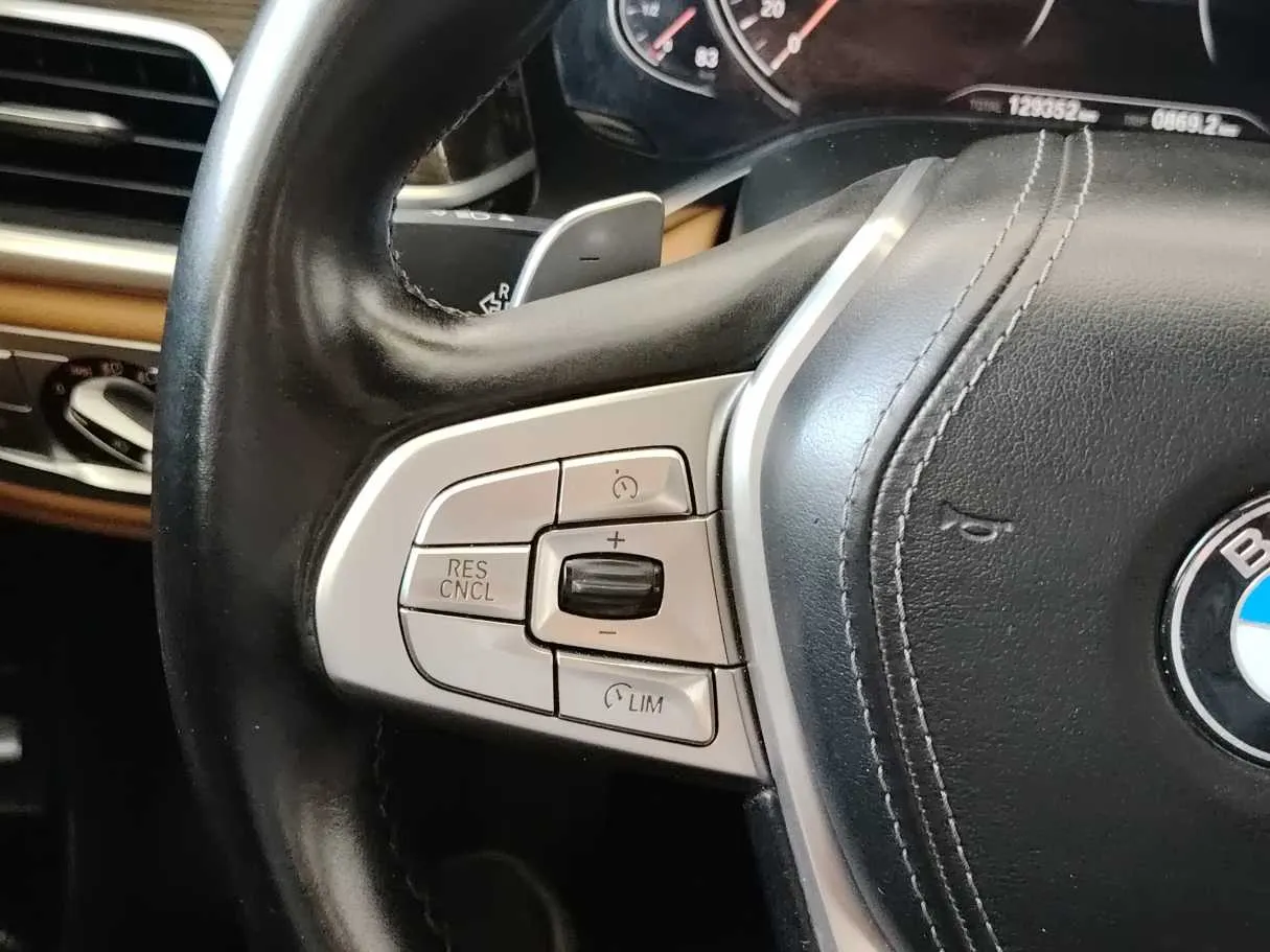 Car image 28