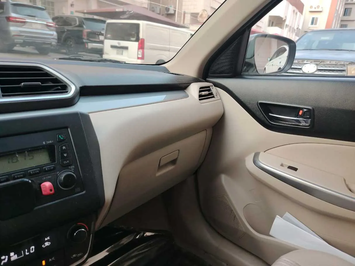 Car image 30