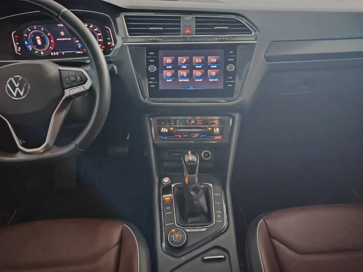 Car image 24