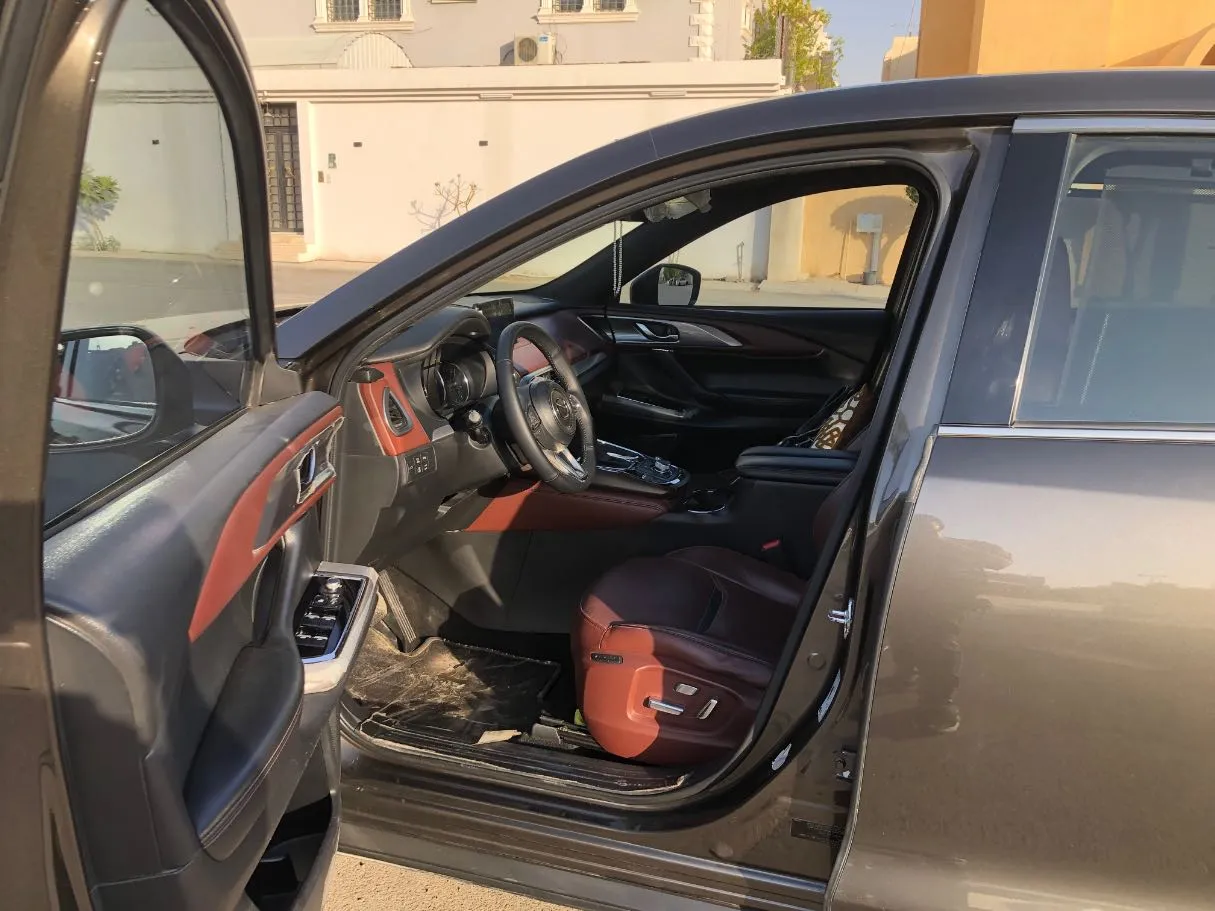 Car image 11