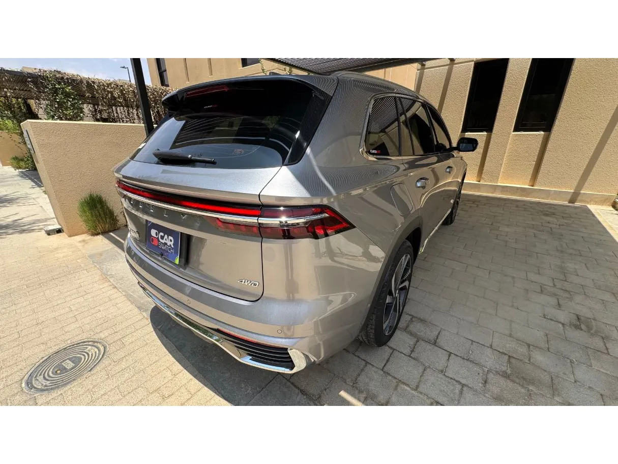Car image 5