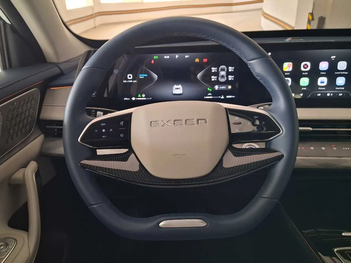 Car image 14