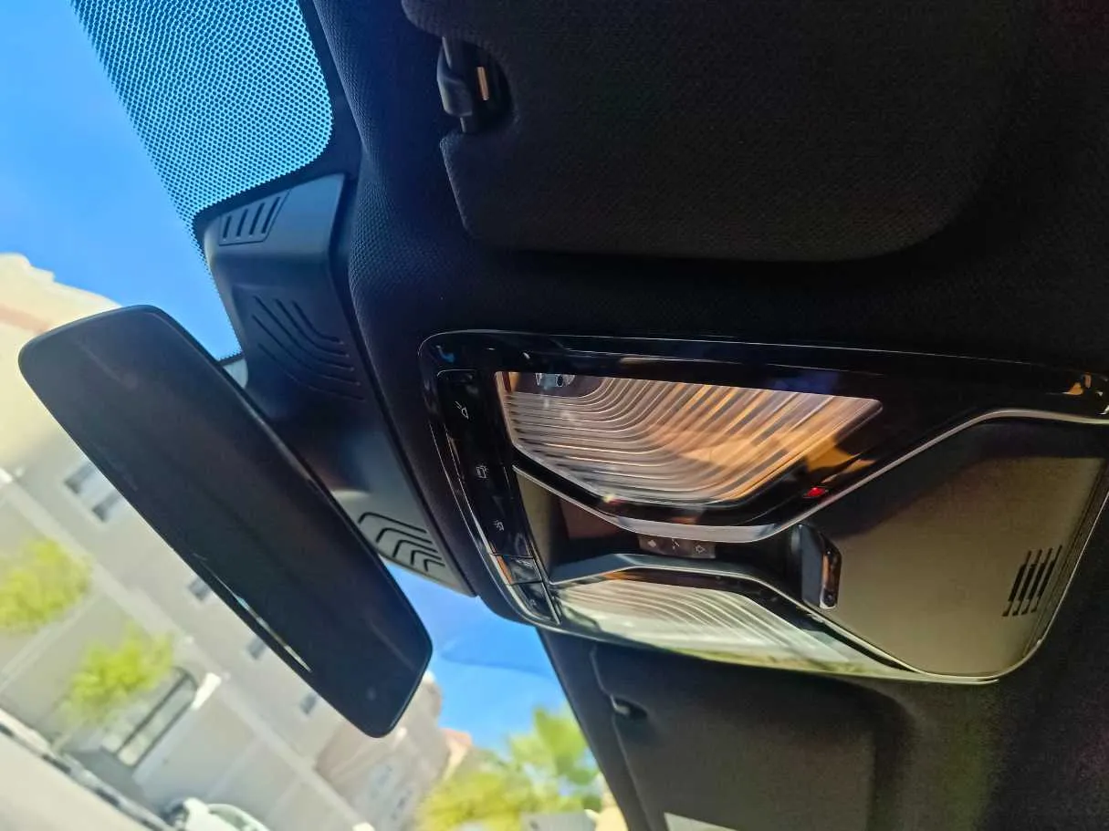 Car image 27