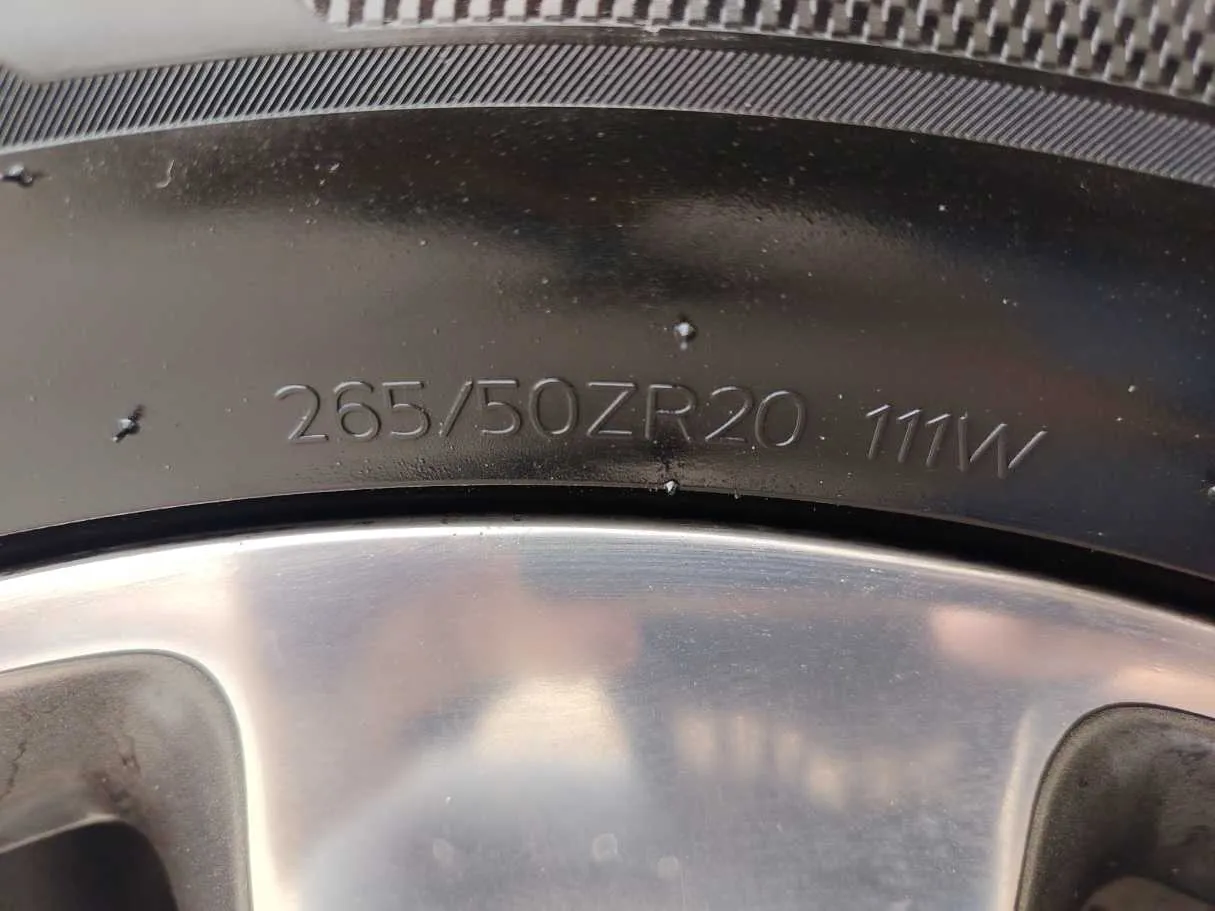 Car image 26