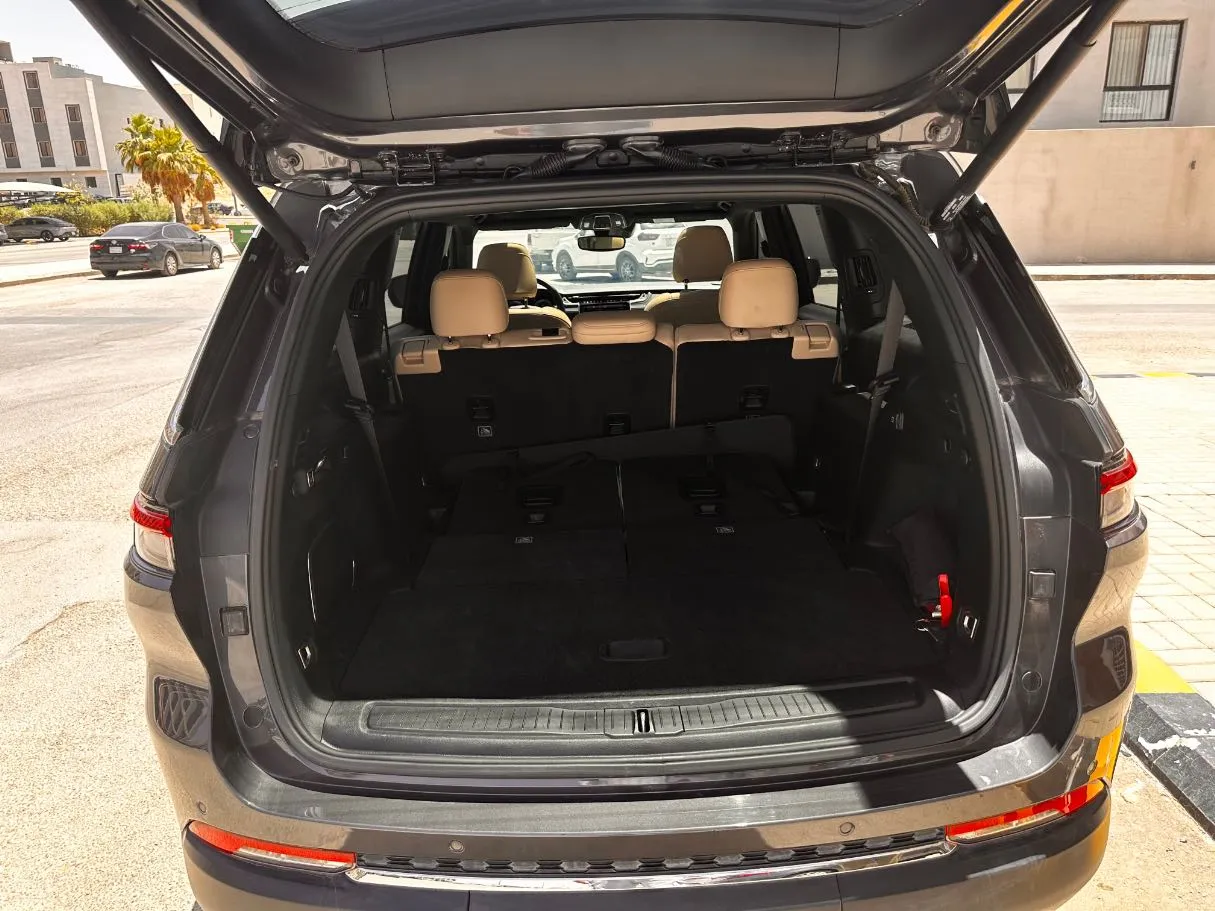 Car image 23