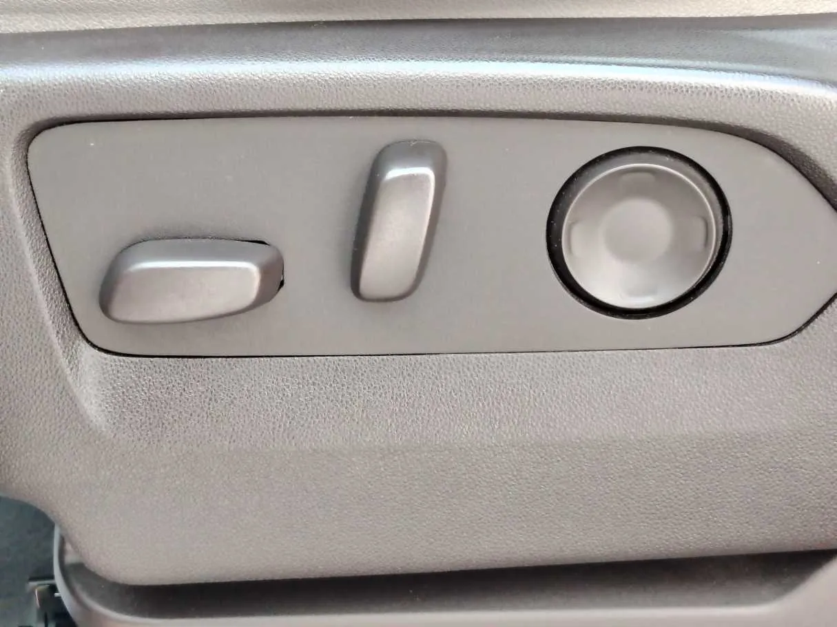 Car image 33
