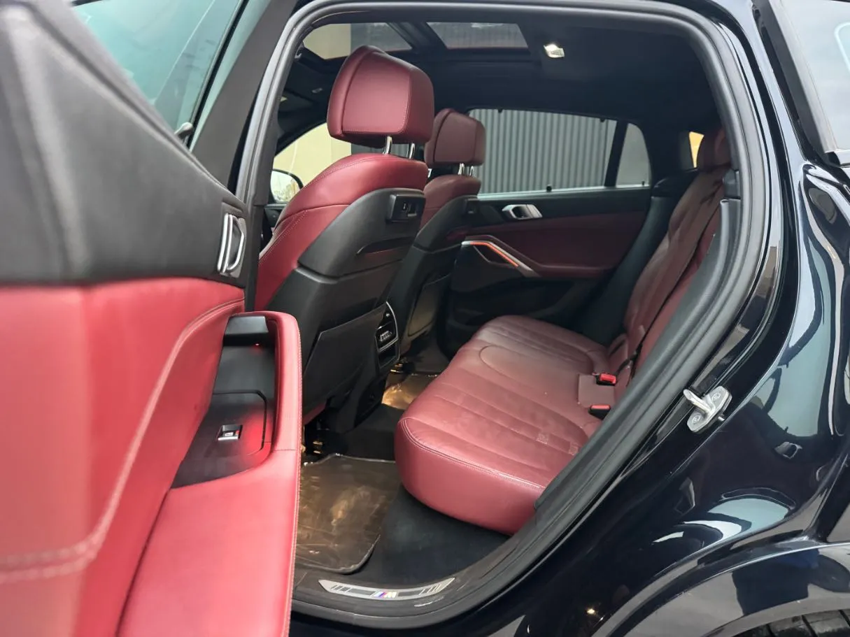 Car image 13