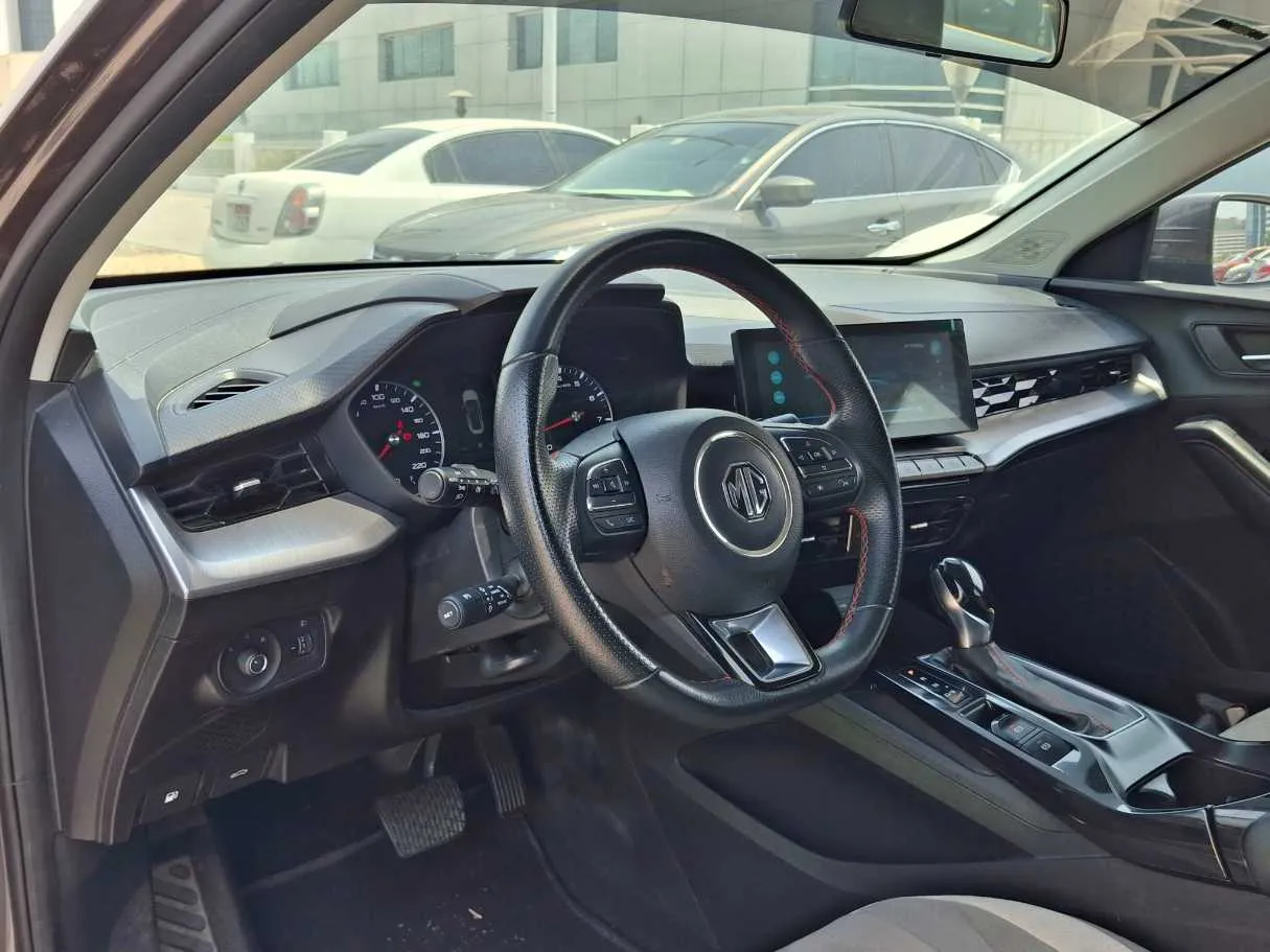 Car image 11