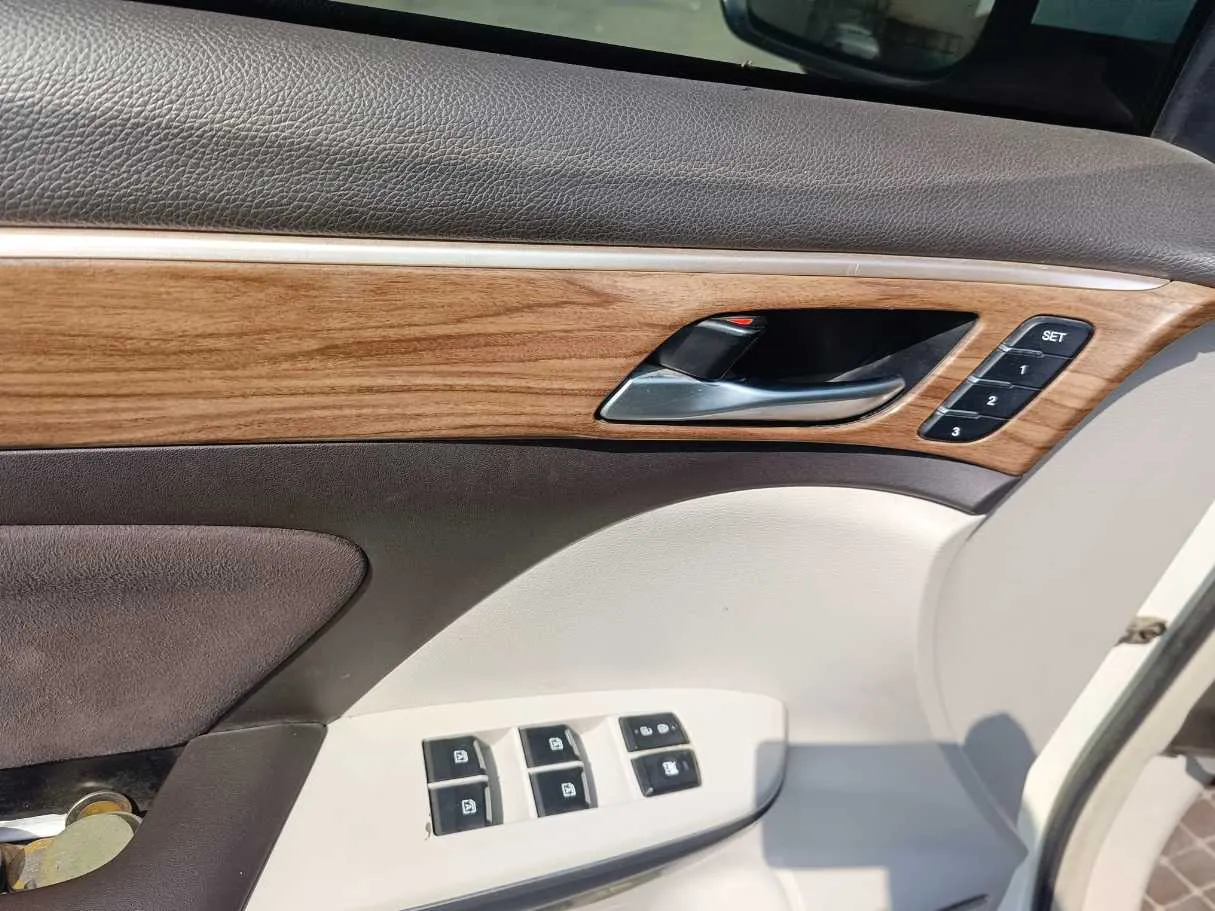 Car image 38
