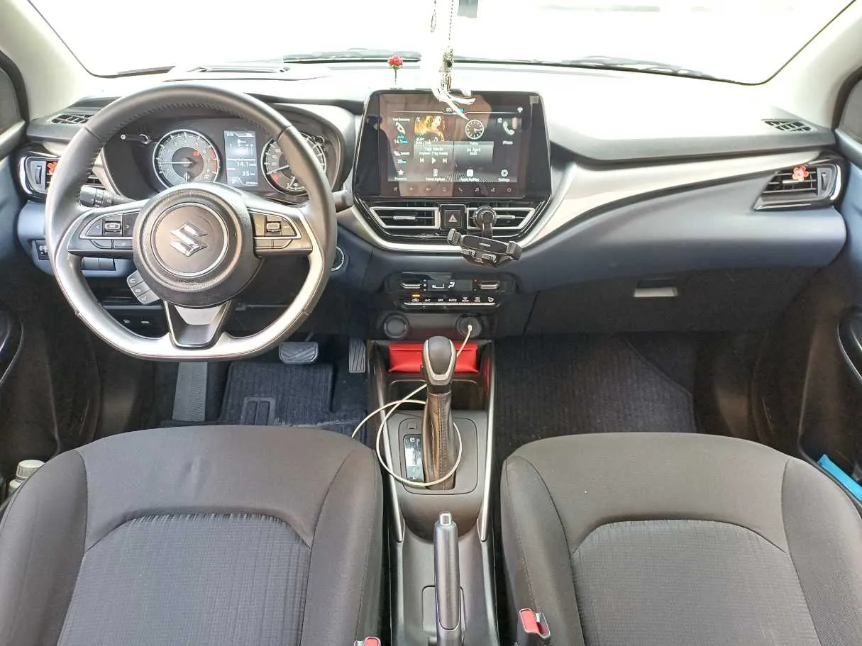 Car image 16