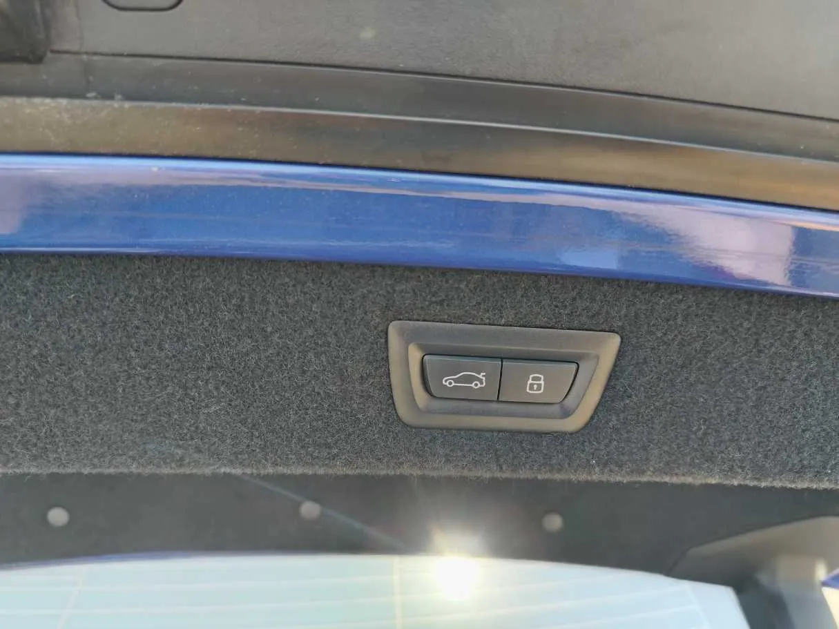 Car image 32