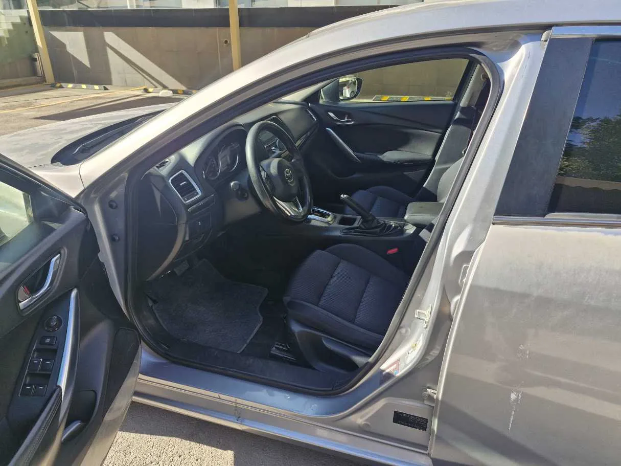 Car image 11