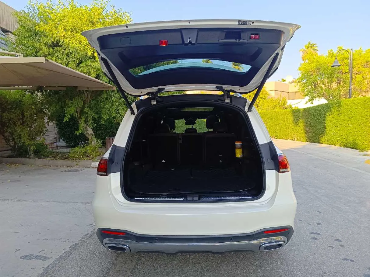 Car image 36