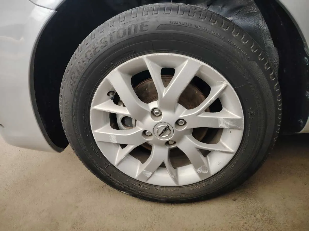 Car image 9
