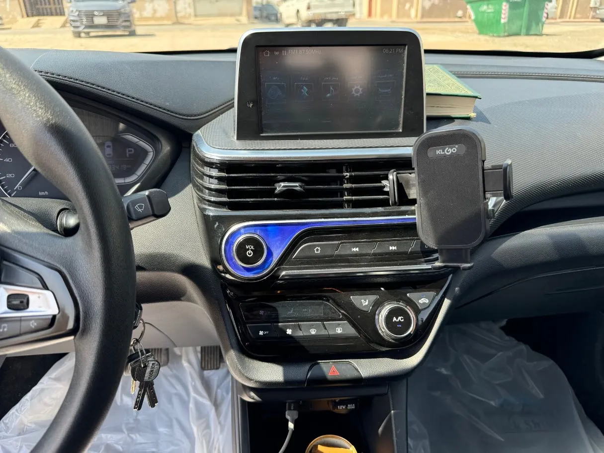 Car image 18