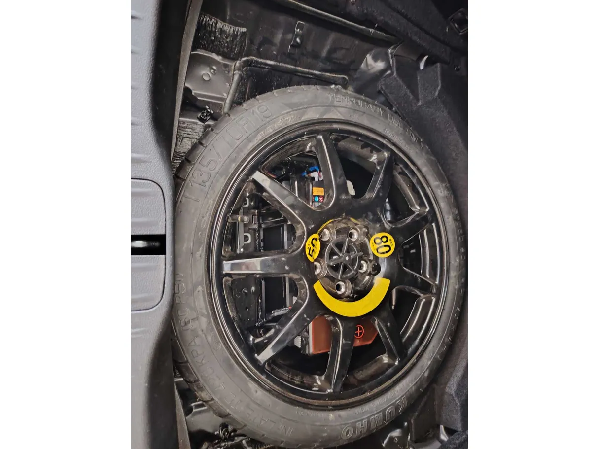 Car image 38