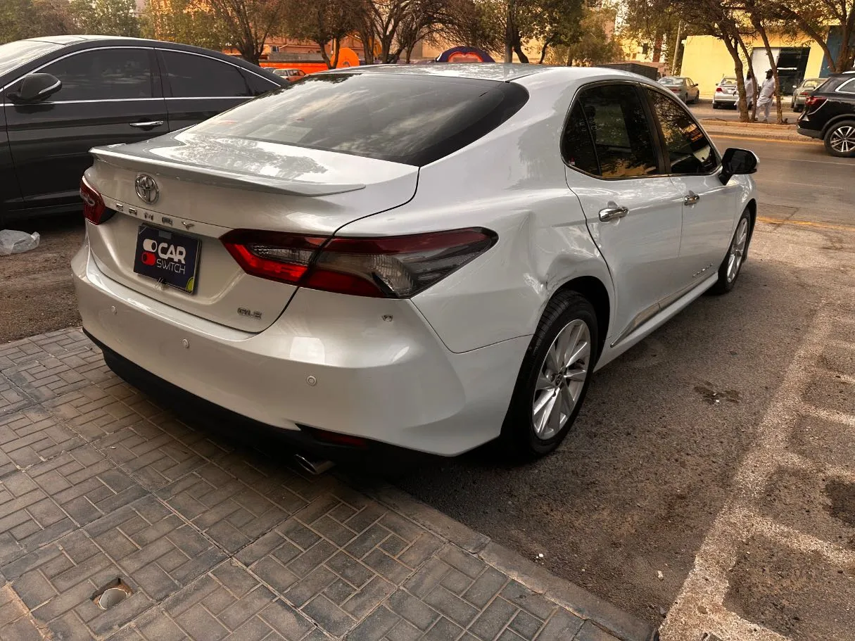 Car image 5