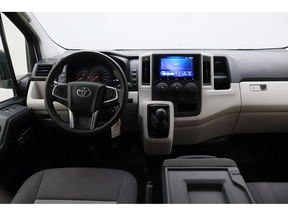 Car image 14
