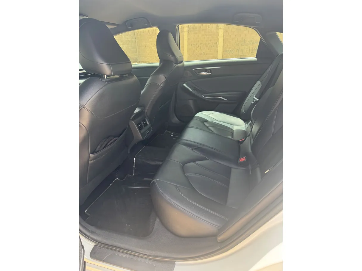 Car image 13