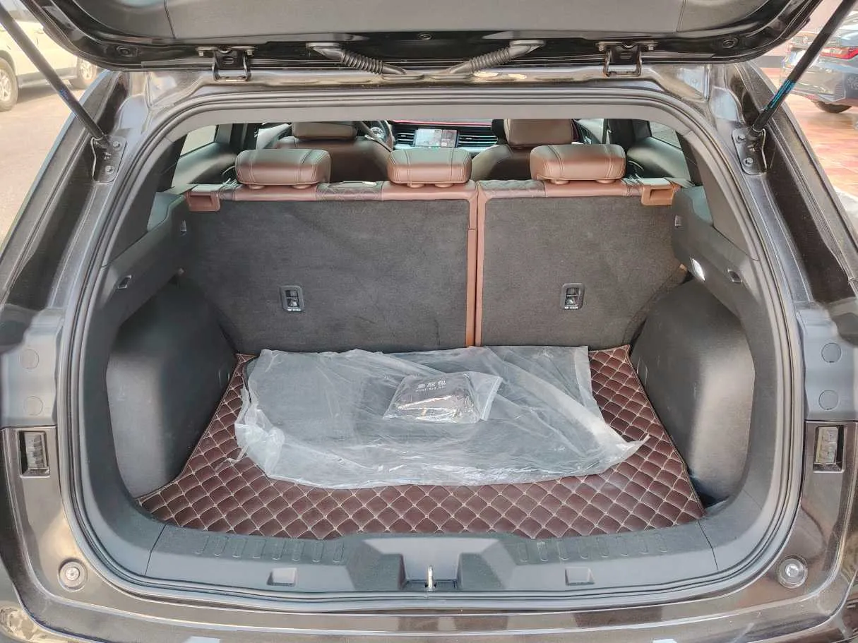 Car image 30