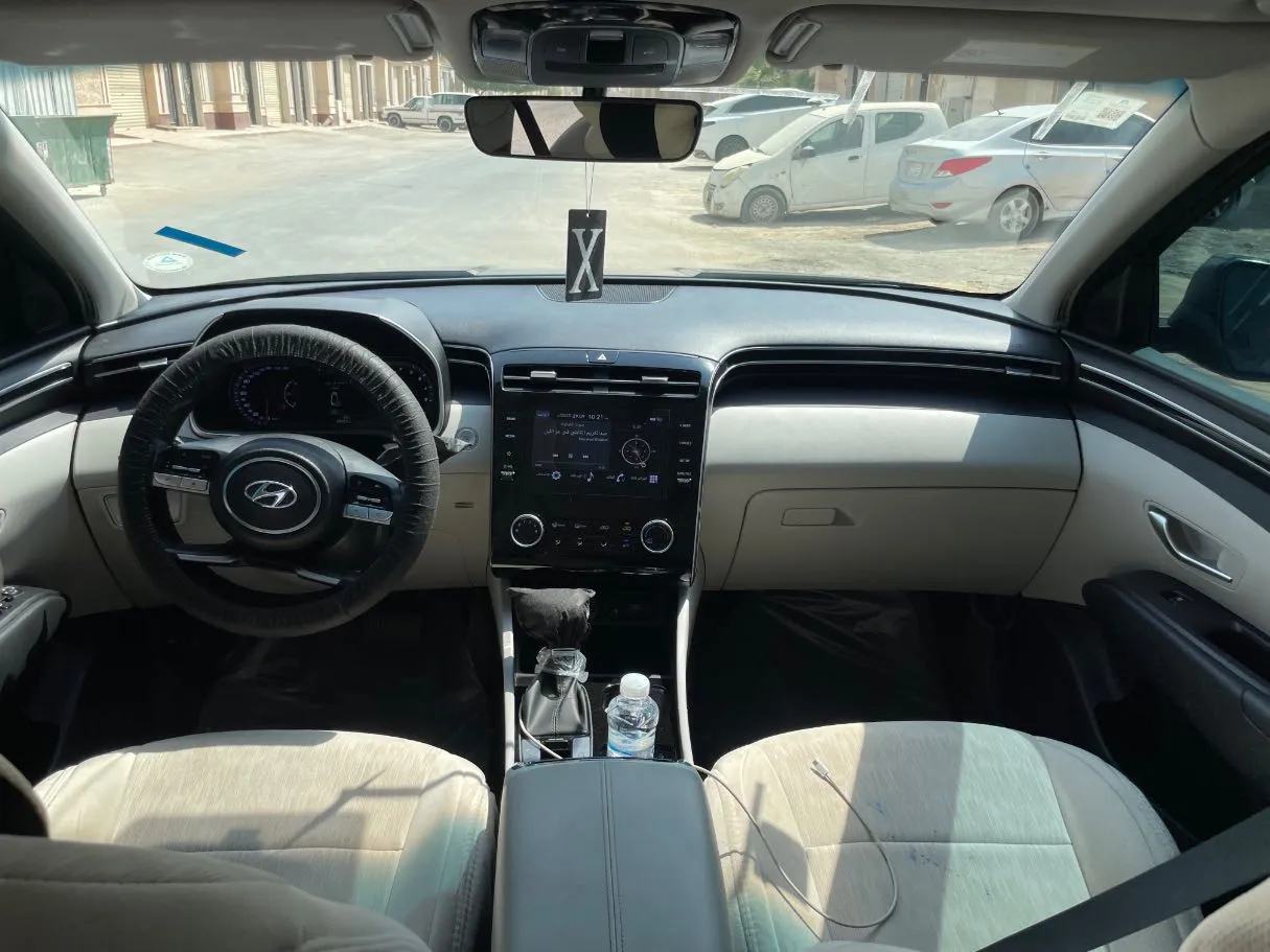 Car image 17