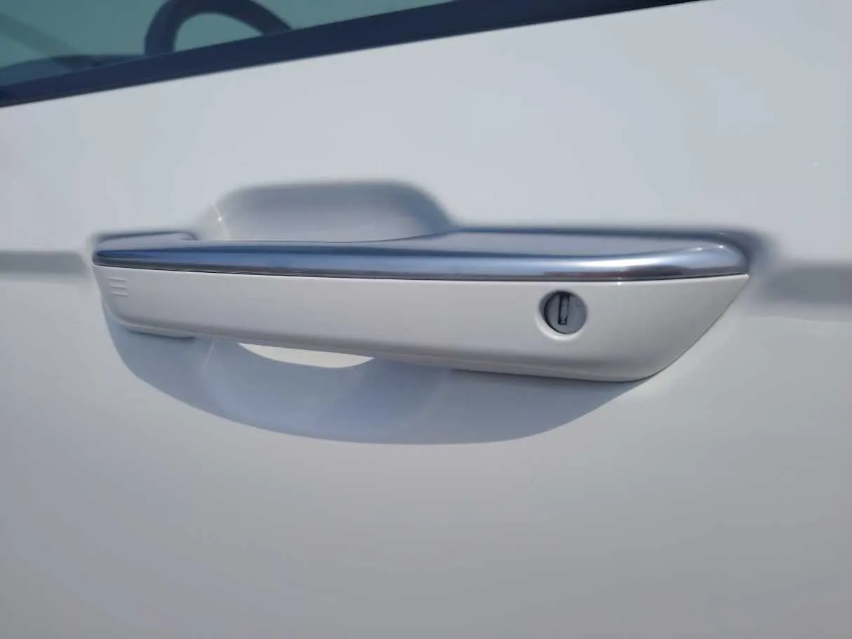 Car image 34