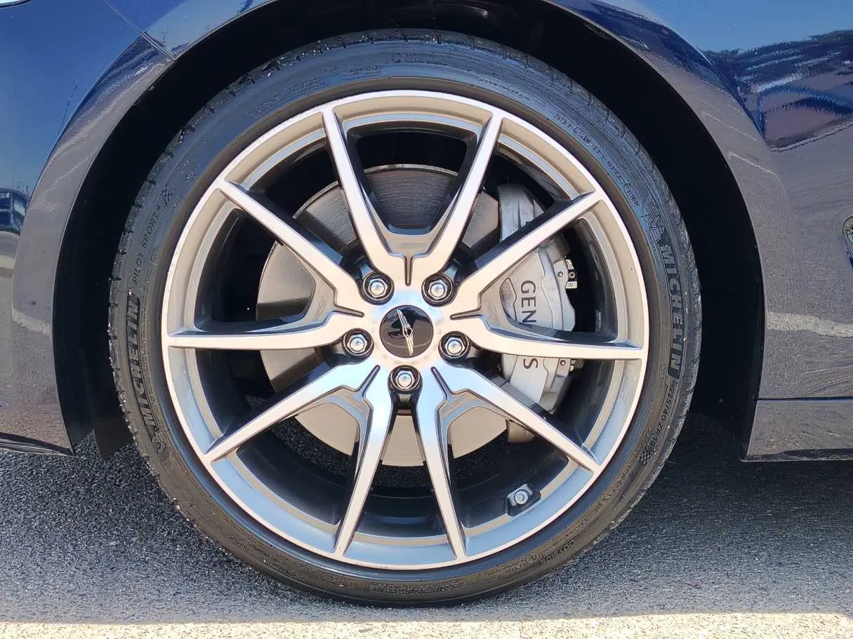Car image 10