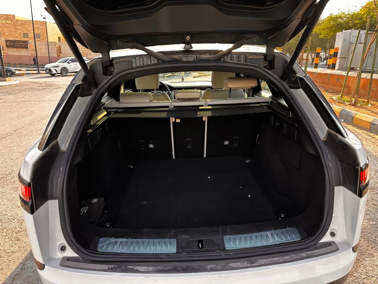 Car image 23