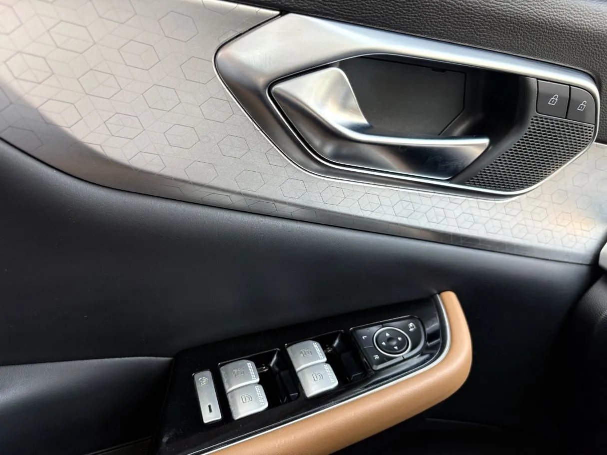 Car image 28