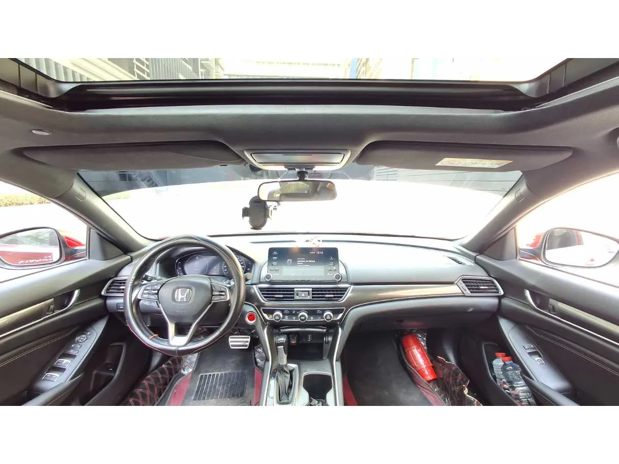 Car image 19